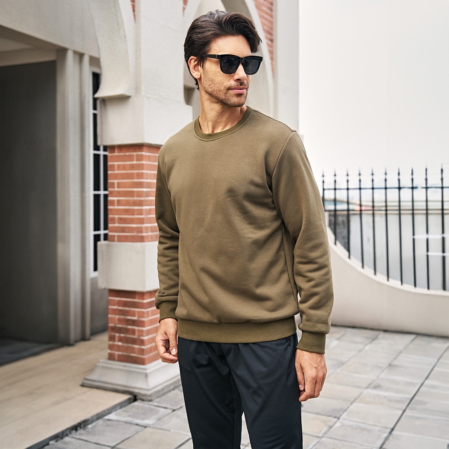 Men's  Basic Pullover Crewneck Sweater Fleece Lined Sweatshirt
